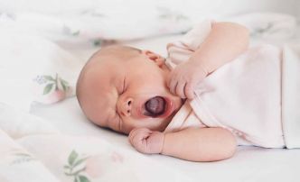 Muguet du bébé : 4 remèdes naturels simples et efficaces