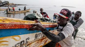 Au Sénégal, les pêcheurs et les jeunes frappés par la crise se tournent vers les îles Canaries