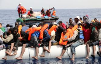Une pirogue de 150 personnes chavire en pleine mer, 50 passagers ont survécu