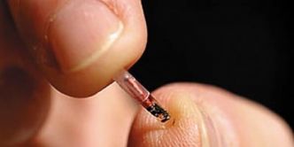 Contre la Puce RFID sous cutanée