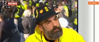 Jugement le 6 avril pour le Gilet Jaune, Jérôme Rodrigues, poursuivi pour injures envers la police après un tweet assimilant les forces de l'ordre à "une bande de nazis"