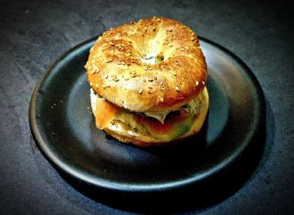 Recette bagel saumon fumé, avocat, concombre, tzaziki. Sain et rapide !