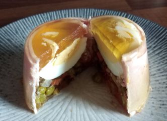 Recette œuf en gelée au jambon et macédoine. Recette d'aspics facile !