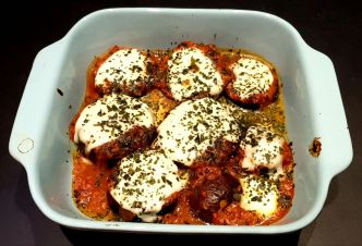 Recette d'aubergines au four gratinées (sauce tomate, mozzarella, basilic)