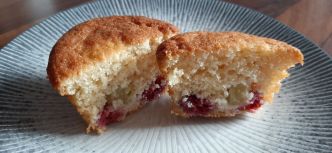 Recette de muffins à la rhubarbe et aux framboises extra moelleux !