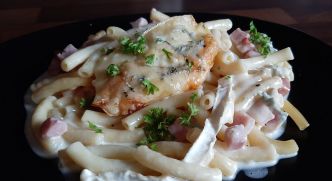 Recette du gratin de pâtes macaronis au fromage bleu de Bresse.