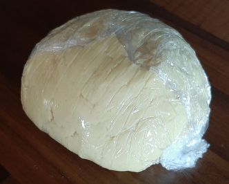 Recette pâte sucrée maison à la poudre d'amandes pour fonds de tarte.