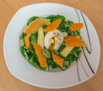 Recette salade d'asperges blanches œuf mollet de Cyril Lignac. Gourmand