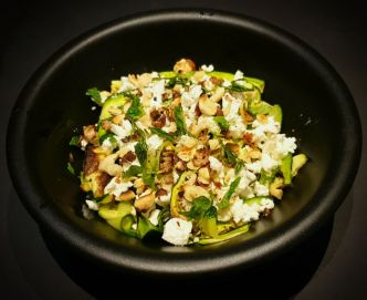 Recette salade de courgettes grillées, féta, noisettes et menthe fraîche