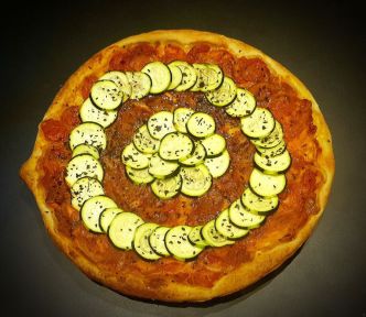 Recette de tarte aux tomates et courgettes. Une recette végétarienne facile
