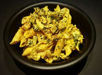 Recette de penne à la crème, courgette et épices. Une recette Végan !