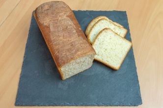 Recette de pain de mie moelleux rapide et facile. Parfait pour les toasts !