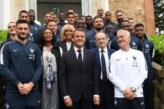 Foot - Emmanuel Macron avec le Variétés jeudi à Poissy