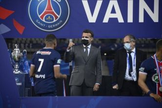 Foot - Emmanuel Macron titulaire avec Rudi Garcia dans le onze du Variétés Club de France