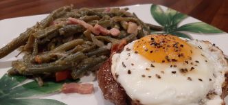 Steak à cheval et haricots à l'Italienne. Recette steak haché œuf à cheval