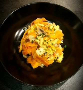 POÊLÉE ASIATIQUE CHOU CHINOIS, CAROTTES ET CHAMPIGNONS