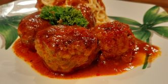 BOULETTES DE VIANDE À LA SAUCE TOMATE ET MOZZARELLA