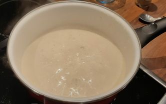 Recette de la sauce béchamel maison traditionnelle. Simple et rapide !