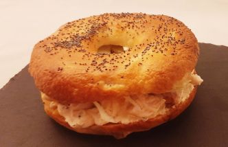 Recette bagel poulet fromage frais. Pain américain et garniture maison