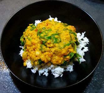 Plat indien : Dahl de lentilles corail aux épinards et épices. Un régal !