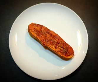 Patate douce aux épices rôtie au four. une recette riche en vitamines A et C