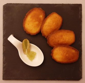 Biscuit madeleine de Commercy. Recette revisitée au citron caviar !