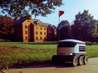 Les robots livreurs à la conquête des campus américains