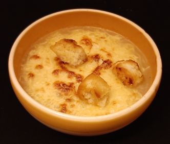 Soupe à l'oignon façon grand-mère. Recette pour un mariage ou Nouvel an