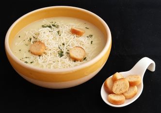 Soupe aux légumes de saison (chou pointu, poireau et pomme de terre)