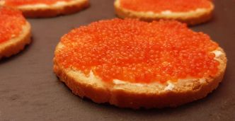 Toast Œuf de lompe. Recette avec du fromage Kiri pour Noël ou Pâques