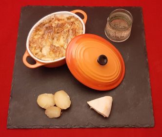 Tartiflette au four. Recette maison façon grand-mère au reblochon