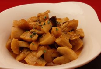Champignons à la Grecque. Recette maison traditionnelle à l'autocuiseur