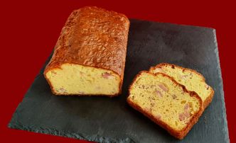 Cake aux lardons. Une recette pour un apéritif salé entre amis !