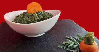Pesto fanes de carottes. Presque tout se mange dans les légumes !