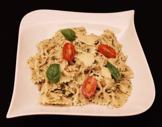 Pâtes au pesto. Une recette de salade italienne gourmande et originale !