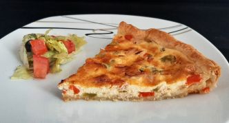 Tarte aux poivrons et bacon. Une recette pour une entrée chaude ou froide
