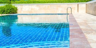Prix de rénovation d'une piscine : coût, devis et conseils