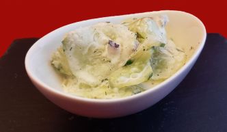 Concombres à la crème fraiche. Recette de salade légère et peu calorique