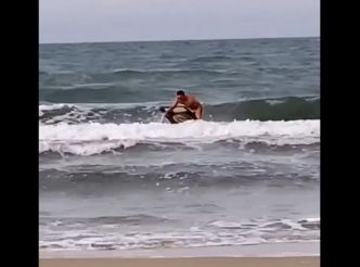 VIDEO. Arthur Vincent la joue comme Romain Ntamack : il surfe sur le bouclier de Brennus