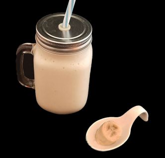 Smoothie à la banane. Recette de boisson exotique rapide à faire