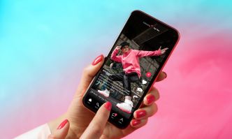 This TikTok Trick Can Help You Find the Best iPhone Signal - Behind The Screen