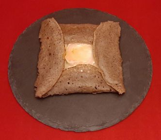 Crêpes salées. Recette de galettes de sarrasin aux trois fromages.