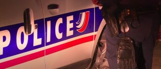 Un automobiliste ayant enchaîné des refus d'obtempérer en 2015 sur les Champs-Élysées condamné à deux ans d'emprisonnement, aménagés en détention à domicile sous surveillance électronique