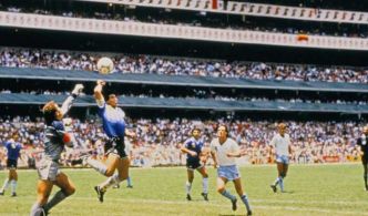 Coupe du Monde de Football: le ballon touché de la main par Maradona, vendu 2 millions de livres à Londres