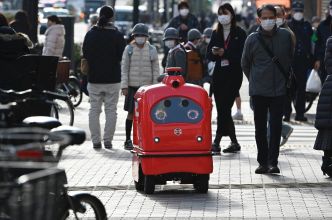 Des robots livreurs, aimables et polis, vont voir le jour au Japon