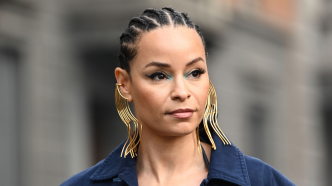 Micrograyling : quelle est cette technique en vogue pour sublimer vos sourcils qui va remplacer le microblading ?