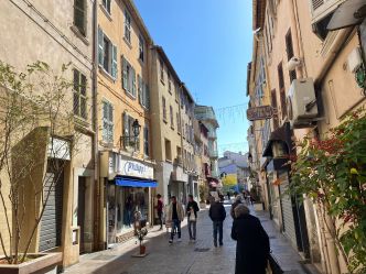 A La Seyne, la municipalité veut "colorer" le centre-ville: des commerçants voient rouge