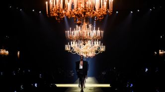Mode à Paris: féminité et défilés conventionnels