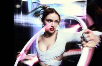 Lolo Zouaï emballe avec sa pop futuriste : « Je fais de la musique pour m'amuser »