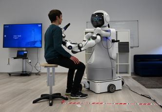 Le robot GARMI comme remède à la pénurie de soignants en Allemagne